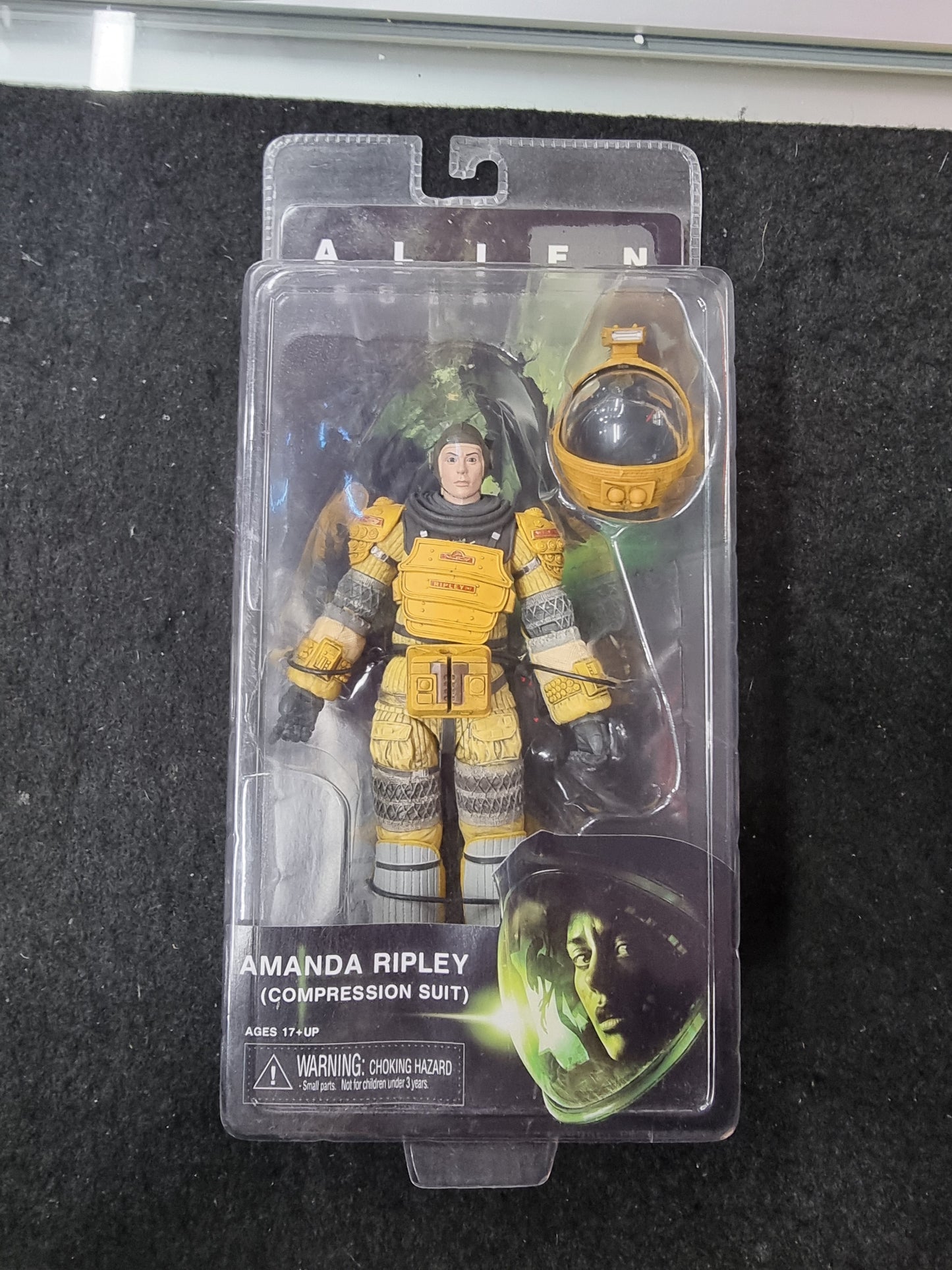 ALIEN AMANDA RIPLEY (COMPRESSION SUIT) ACTION FIGURE