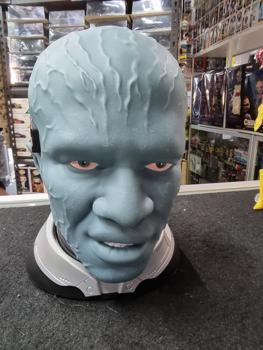 AMAZING SPIDER-MAN 2 ELECTRO LIGHT-UP HEAD BUST & BLU-RAY