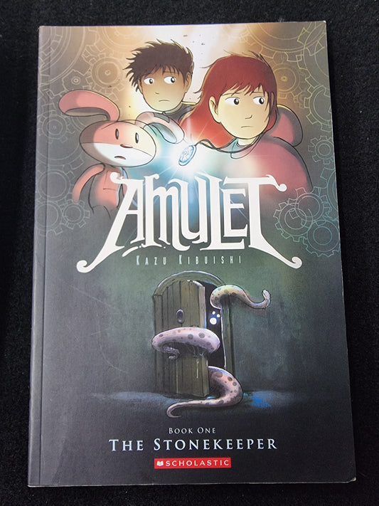 AMULET BOOK OE SCHOLASTIC