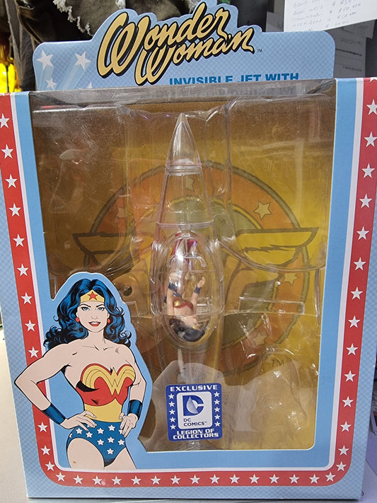 WONDER WOMAN INVISIBLE JET WITH MINI RETRO WONDER WOMAN ACTION FIGURE