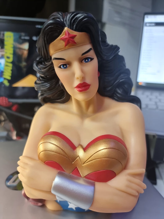 WONDER WOMAN BANK BUST