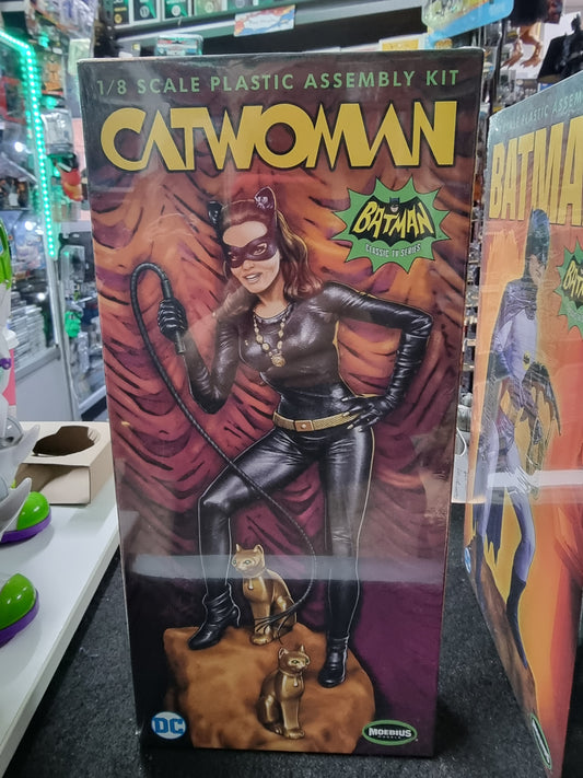 BATMAN CATWOMAN 1/8 SCALE PLASTIC ASSEMBLY KIT