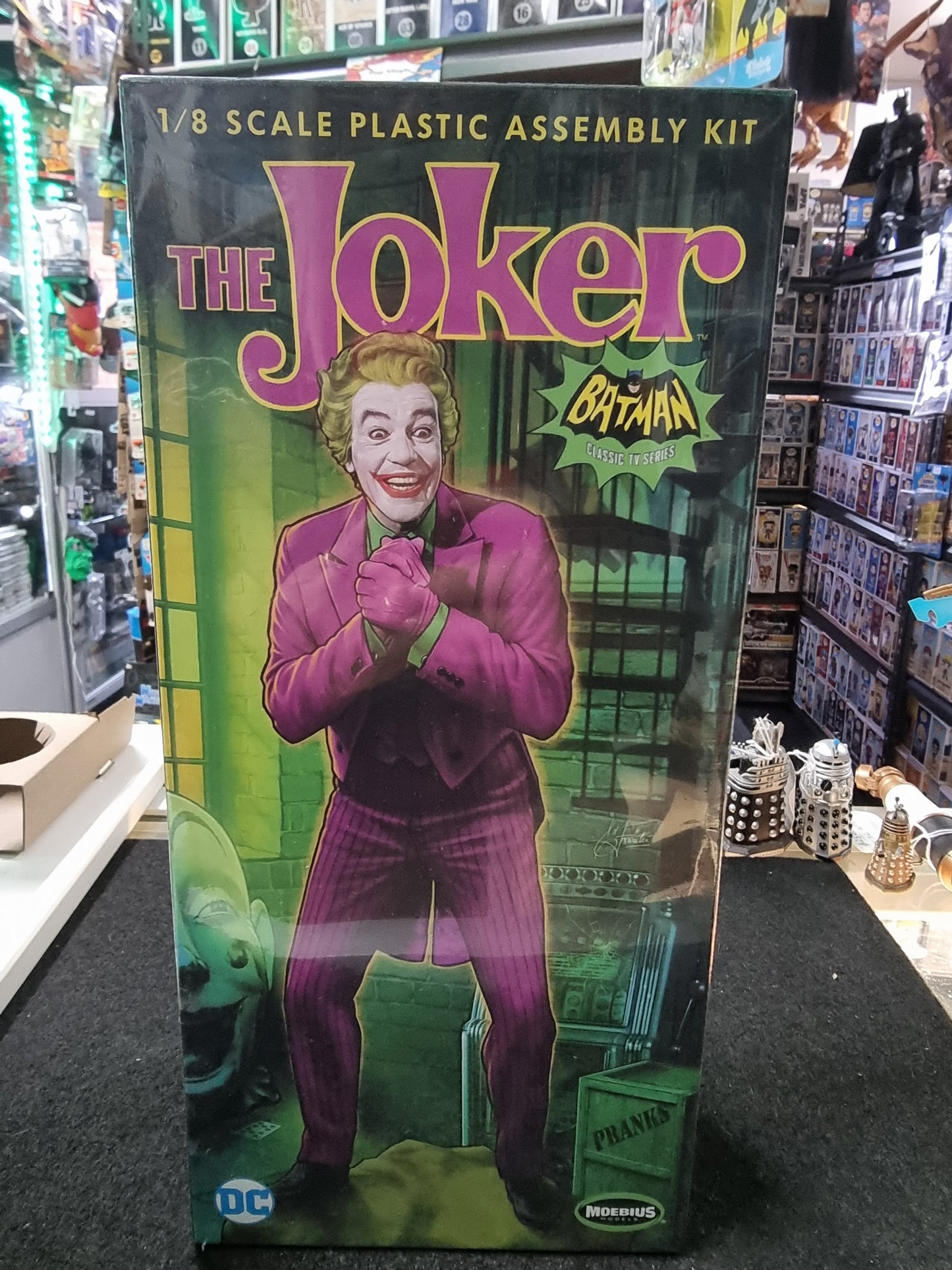 BATMAN THE JOKER 1/8 SCALE PLASTIC ASSEMBLY KIT