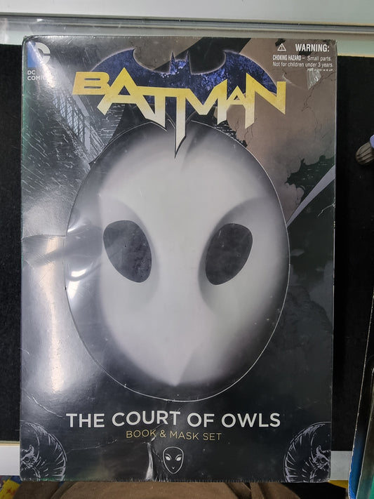 BATMAN THE COURT OF OWLS BOOK AND MASK SET