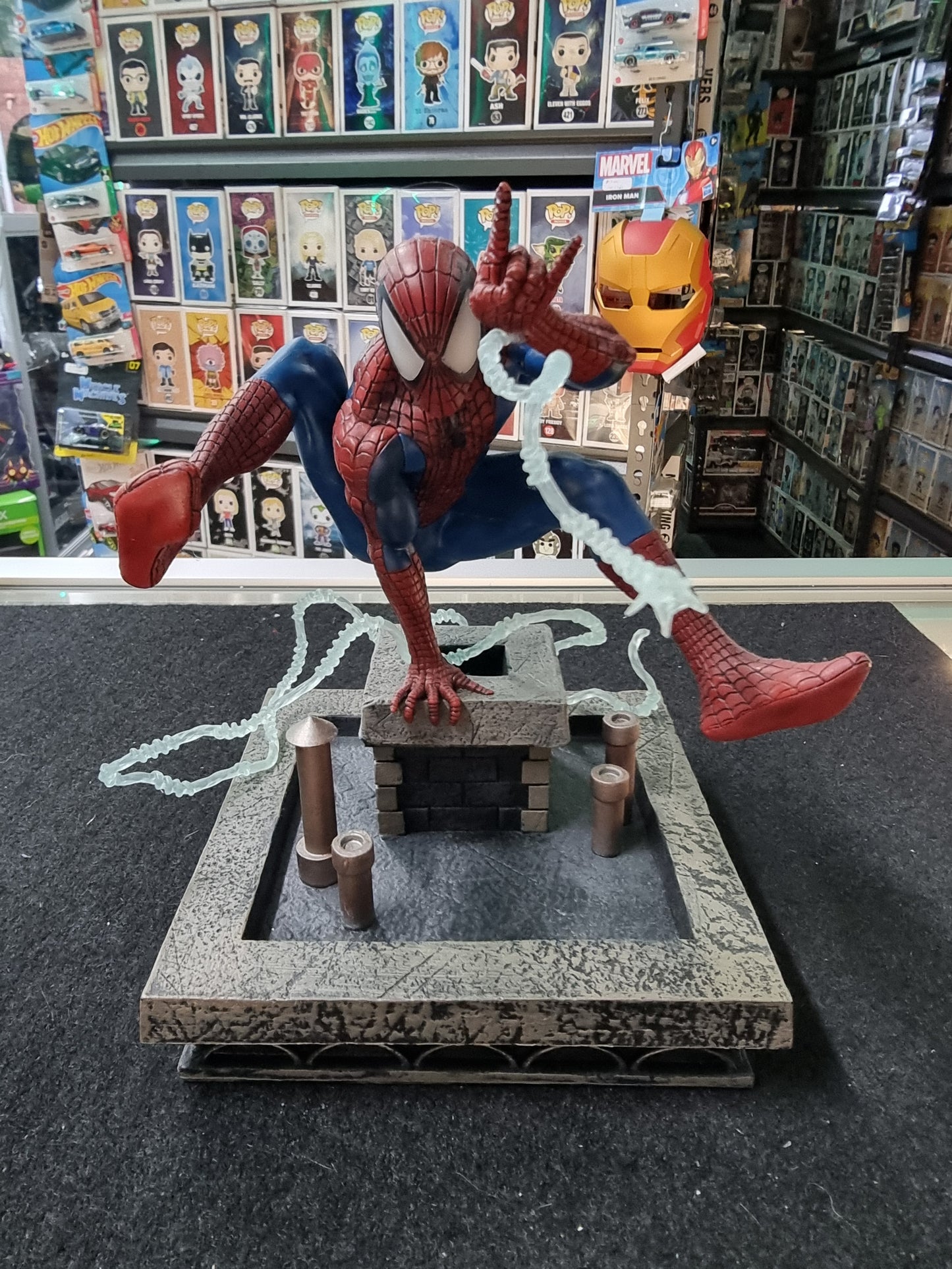 Marvel Spiderman 1990's pvc Diorma 9in scale ( No Box)