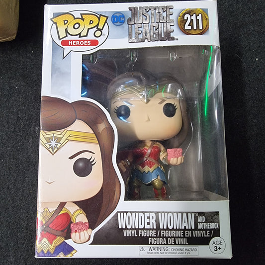 FUNKO POP JUSTICE LEAGUE WONDER WOMAN AND MOTHERBOX #211