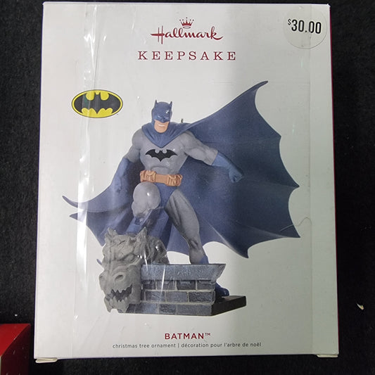 2019 HALLMARK CHRISTMAS KEEPSAKE ORNAMENT BATMAN WITH CARGOYLE