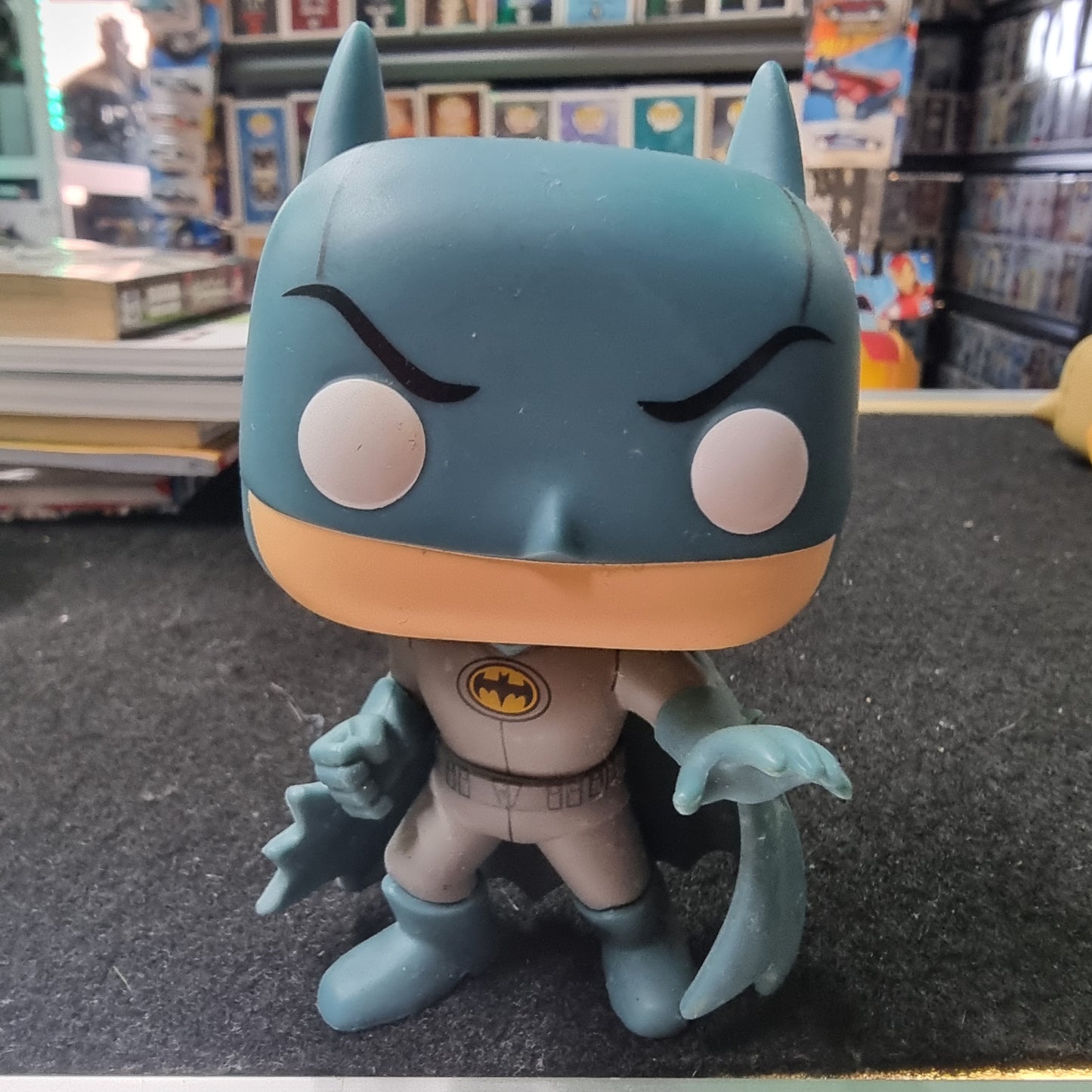 FUNKO POP DC COMIC EARTH 1 BATMAN #142