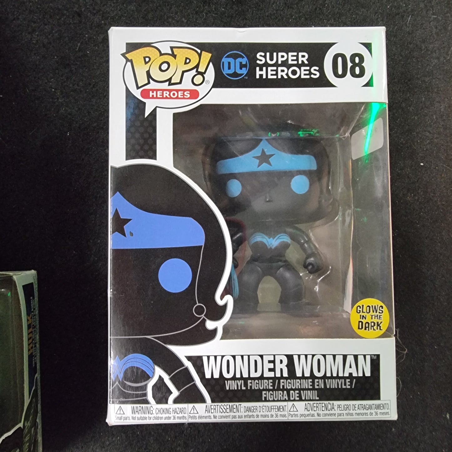 FUNKO POP WONDER WOMAN GLOWS IN THE DARK #08