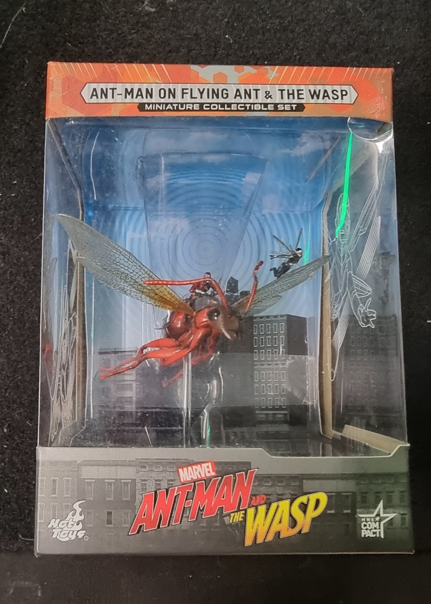 MARVEL ANTMAN AND THE WASP MINATURE COLLECTIBLE SET