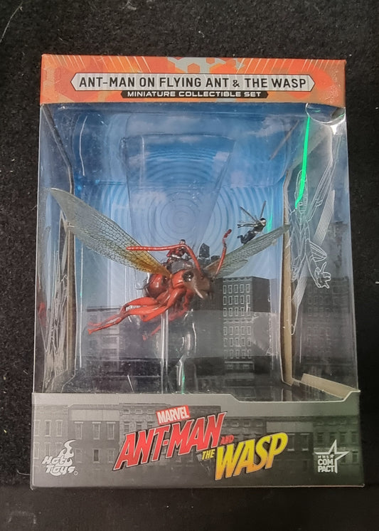 MARVEL ANTMAN AND THE WASP MINATURE COLLECTIBLE SET