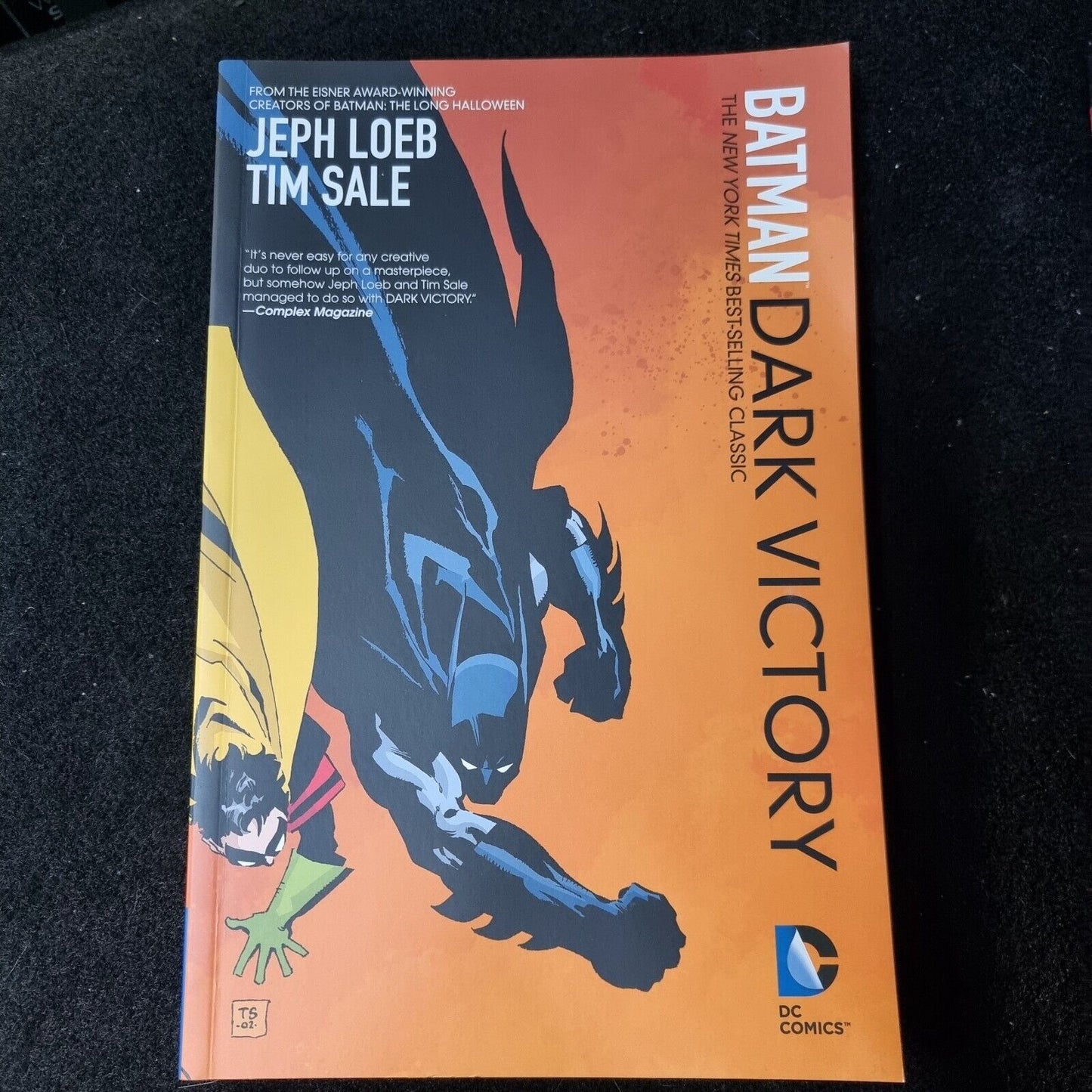 BATMAN: Dark Victory (DC Comics) Paperback Softcover Jeph Loeb Tim Sale