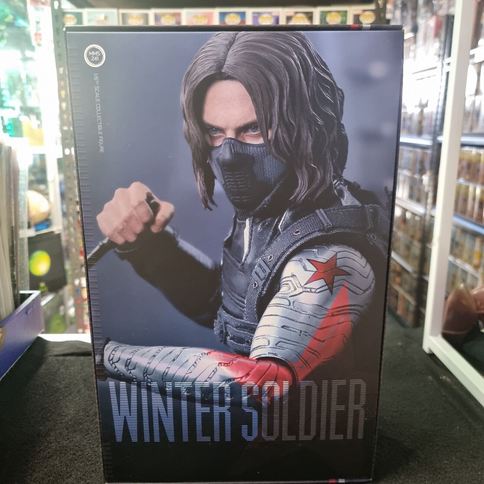 Hot Toys CAPTAIN AMERICA WINTER SOLDIER 1/6 Action Figure MMS241 Japan