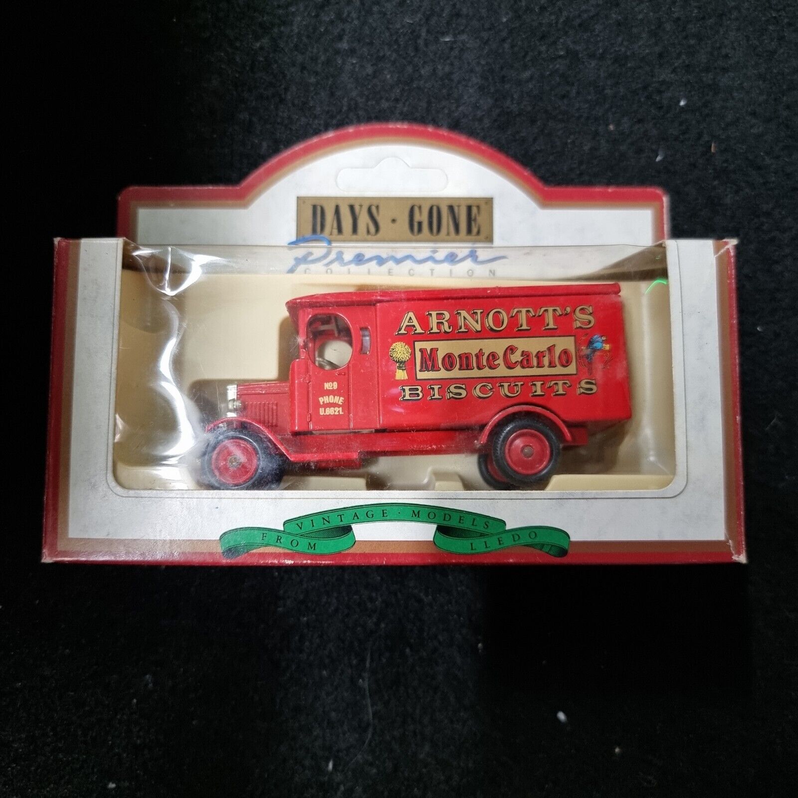 3.6 INCH 1931 Morris Van Arnott's Biscuits Lledo 1/50 Diecast Mint Loose