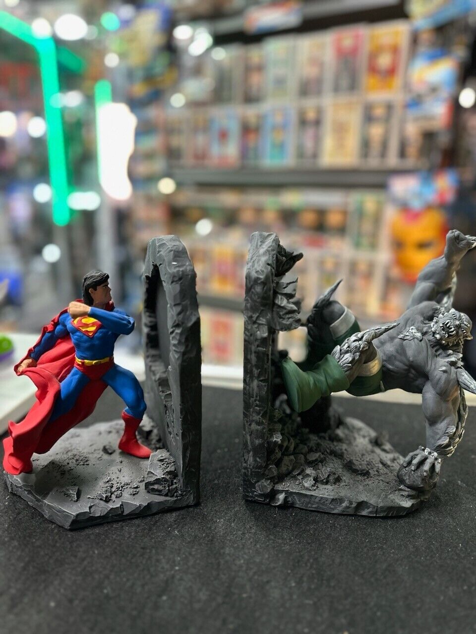 SUPERMAN VS DOOMSDAY Resin Book Ends By parquet DC Comics 1996 2020/2030