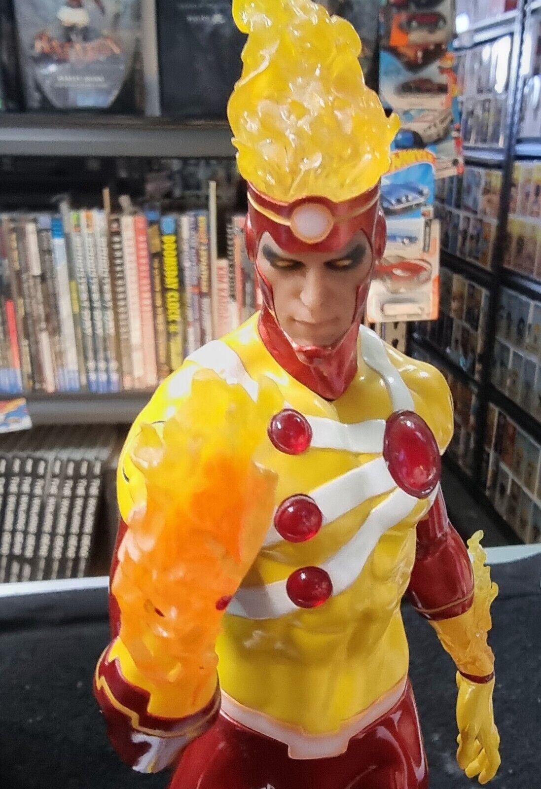 DC Comics - DC Icons - Firestorm 30cm Statue ( Flame is Broken) 1973 of 5200