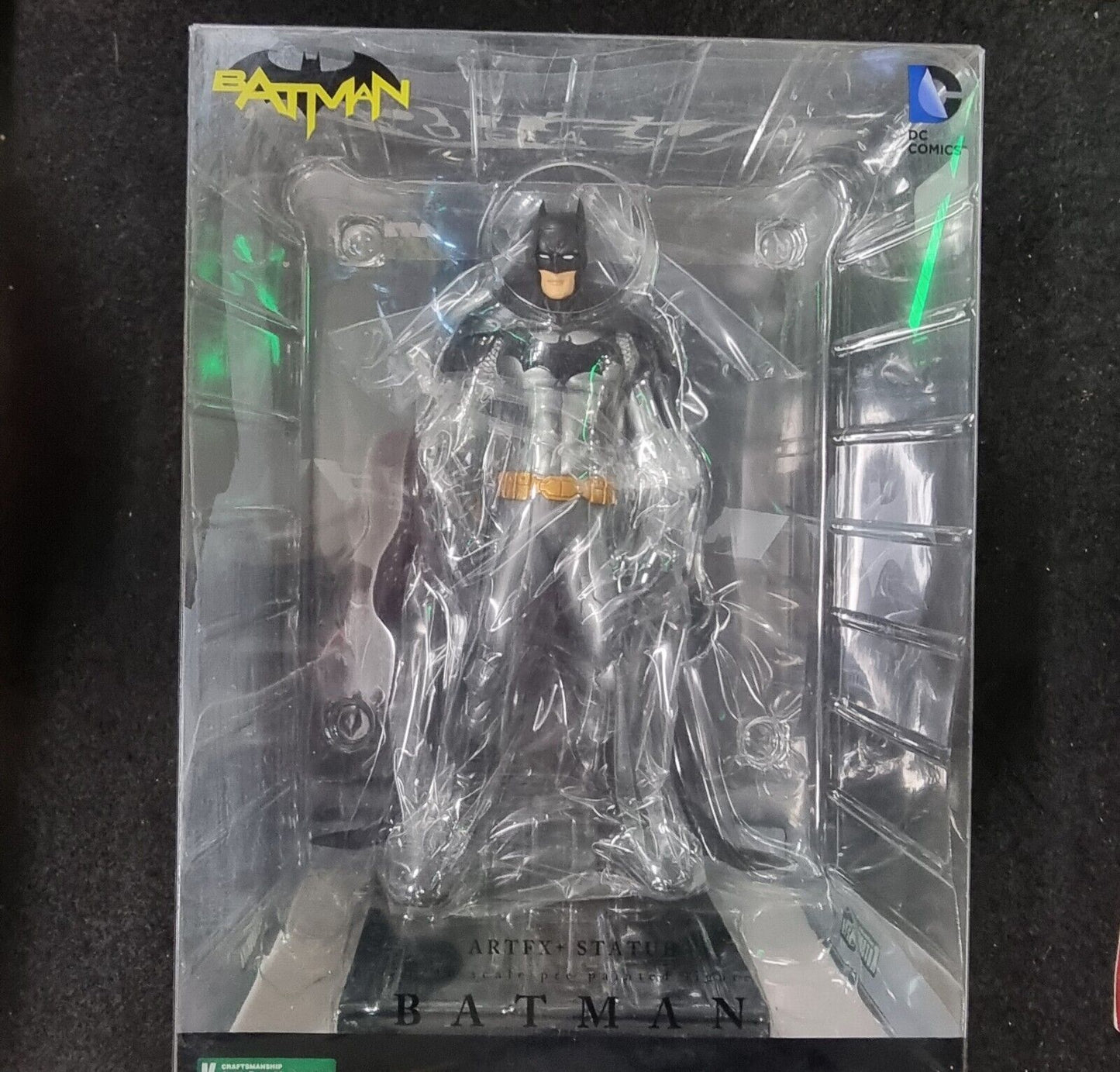 Justice League Batman DC Comic Batman ARTFX+ Statue with Base 1/10th Scale 