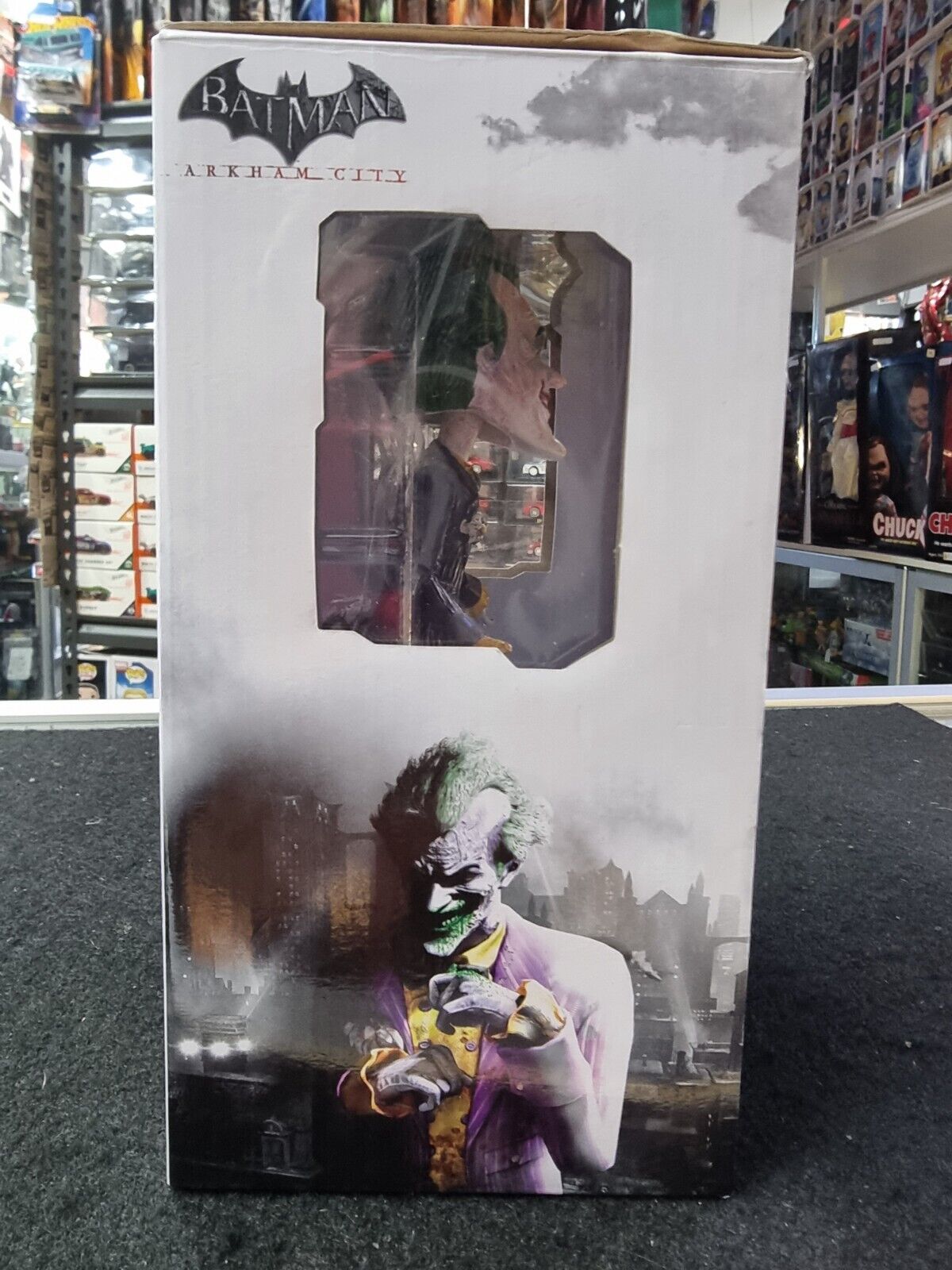 Batman - Arkham City THE JOKER Wacky Wobbler BobbleHead Bobble - IKON 21cm