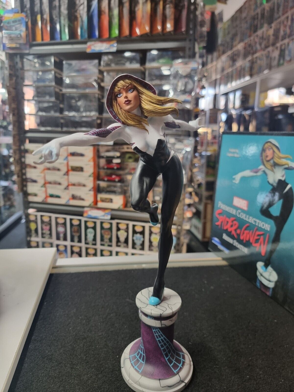 Diamond Select Marvel Premier Collection Spider-Gwen Resin Statue