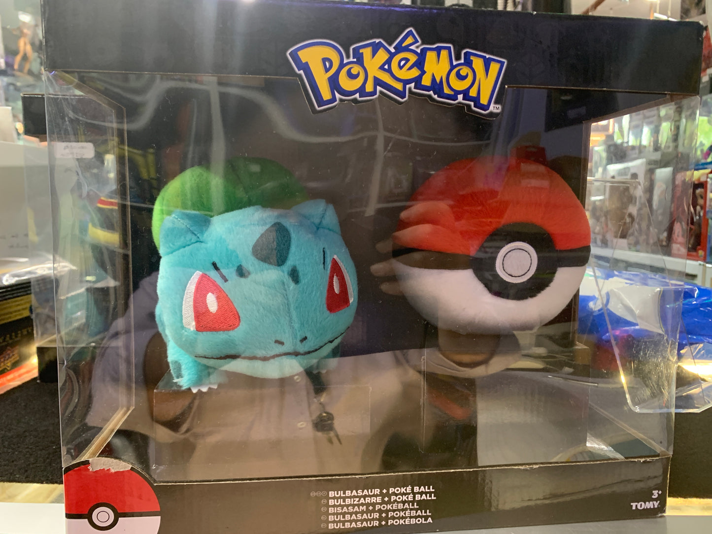 Pokémon Bulbasaur plus Pokémon ball