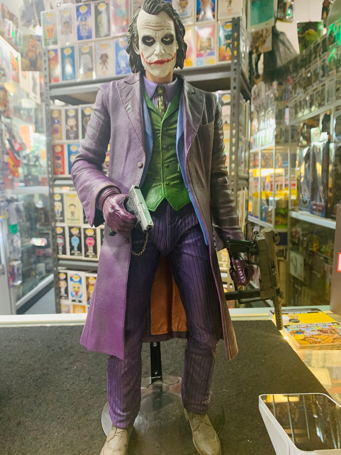 Heath ledger 18 inch Neca statue 2014 no box