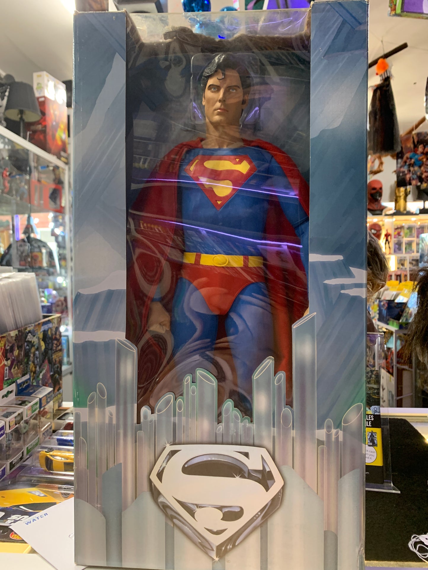 Superman Christopher Reeves classic Superman classic 1/4 scale Neca damage box item as per pictures