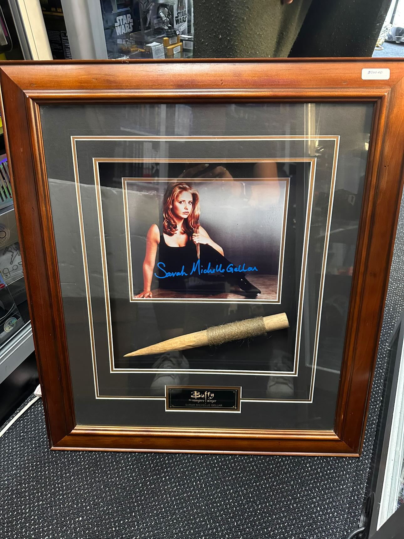 BUFFY THE VAMPIRE SLAYER FRAMED PICTURE WITH STAKE PROP