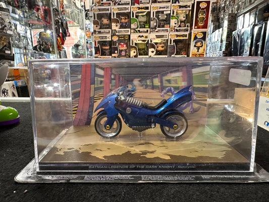 BATMAN : LEGENDS OF THE DARK KNIGHT (BATCYCLE)