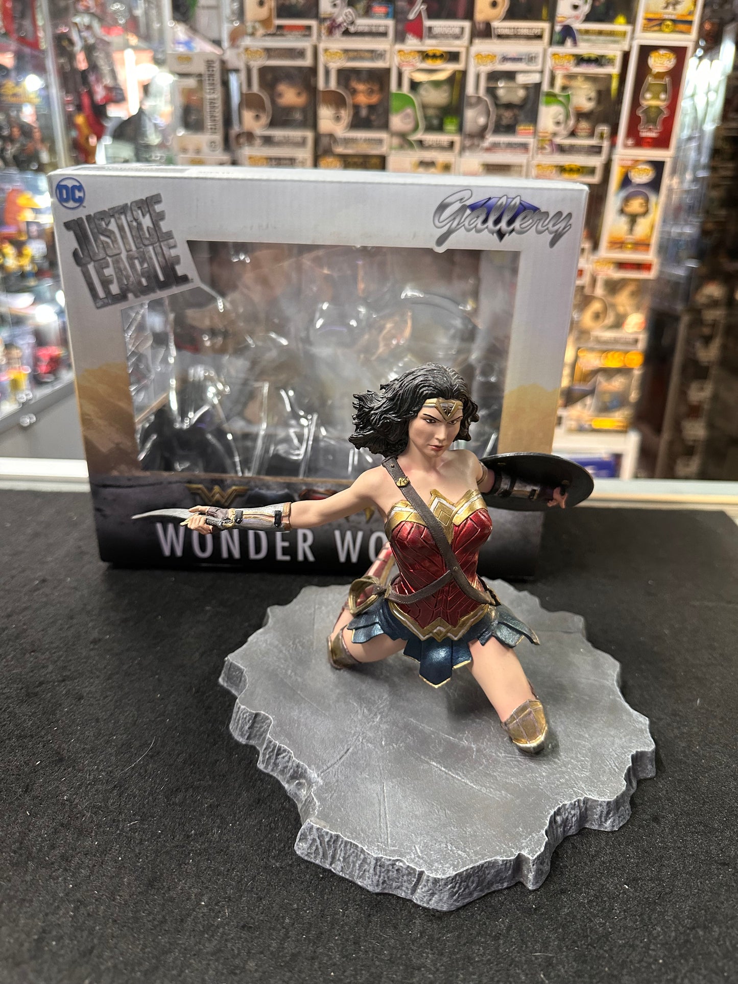 JUSTICE LEAGUE WONDER PVC FIGURE