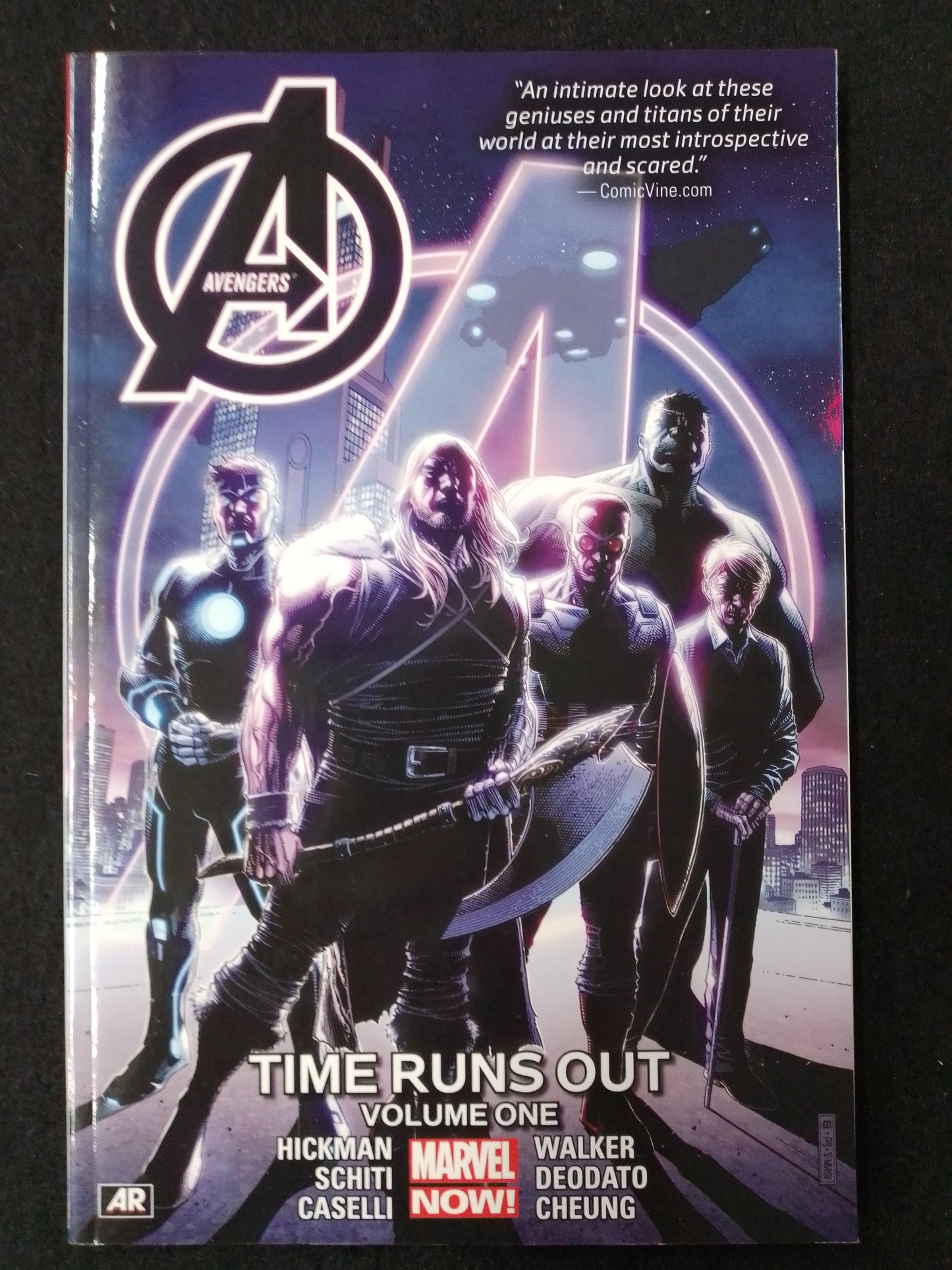 Avengers - Time Runs Out Volume 1 Marvel Graphic Novel - N06490