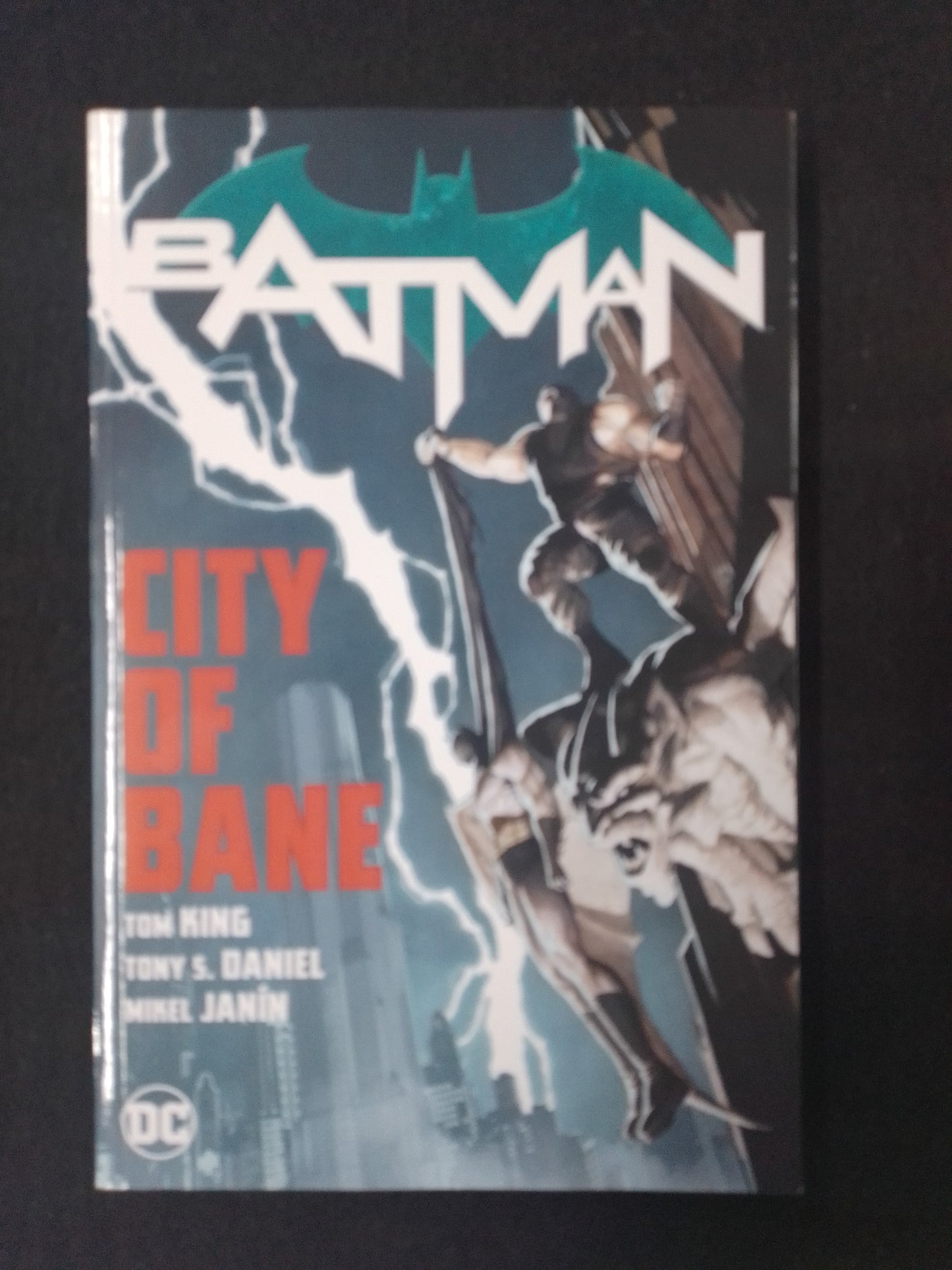 Batman - City Of Bane DC Comics Graphic Novel - N07808