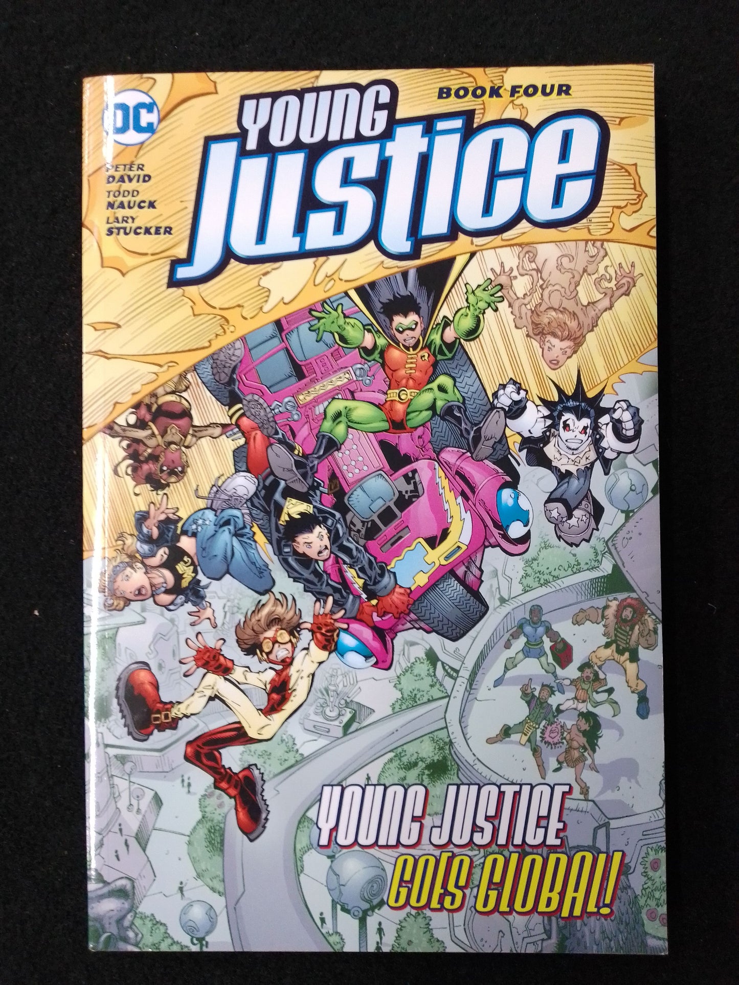 DC Comics - Young Justice Book 4 Graphic Novel By David, Nauck, Stucker - N09440