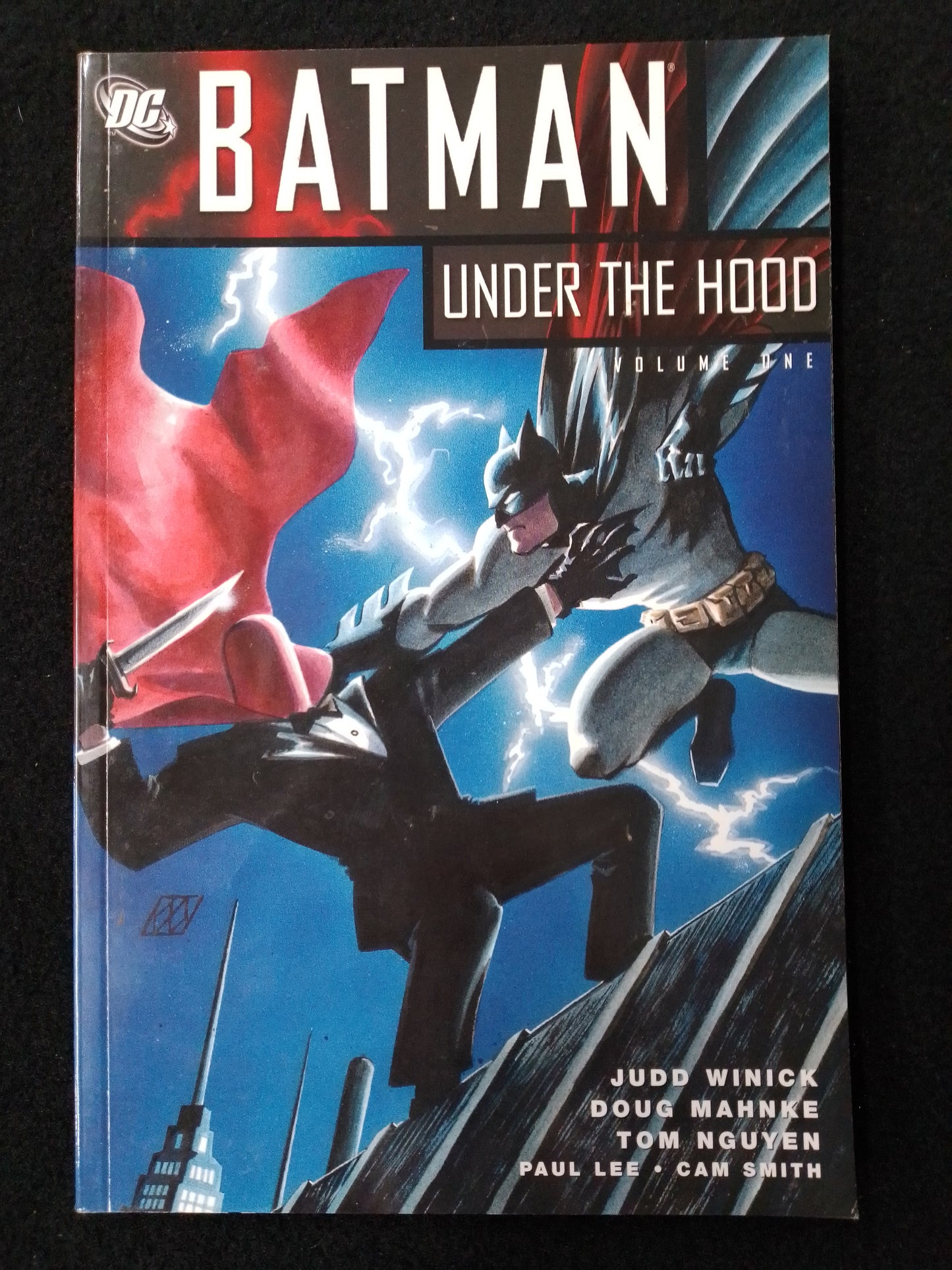 DC Comics - Batman Under The Hood Volume 1 Graphic Novel - N09457