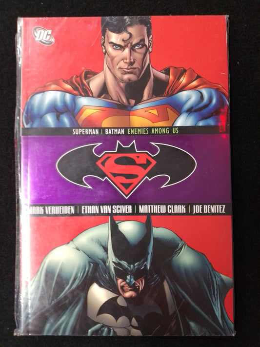 DC Comics - Batman Superman Enemies Among Us Graphic Novel - N09758