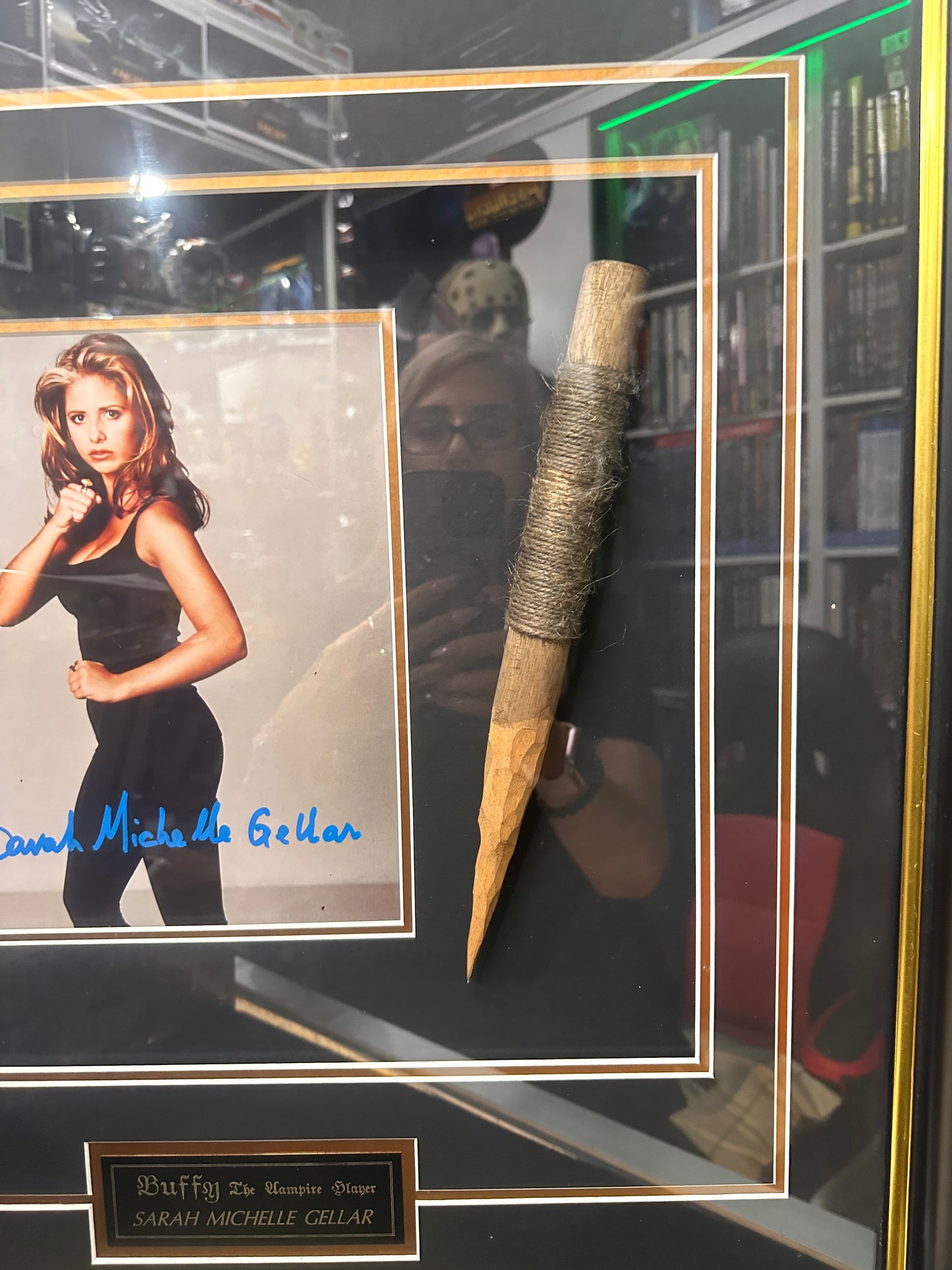 BUFFY THE VAMPIRE SLAYER BUFFY WITH STAKE PROP FRAMED PICTURE