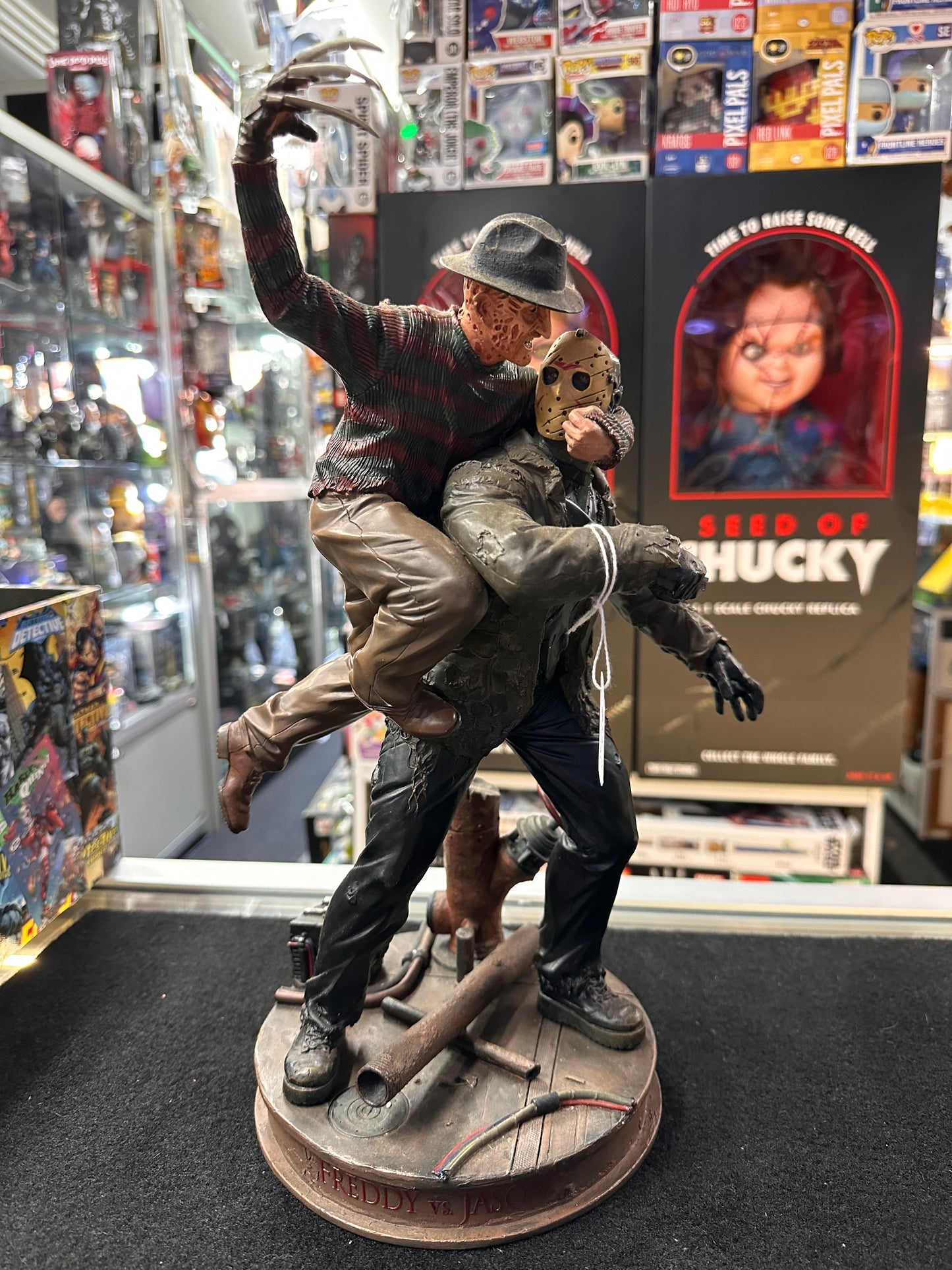 FREDDY VS JASON SCREAM SCENE STATUE