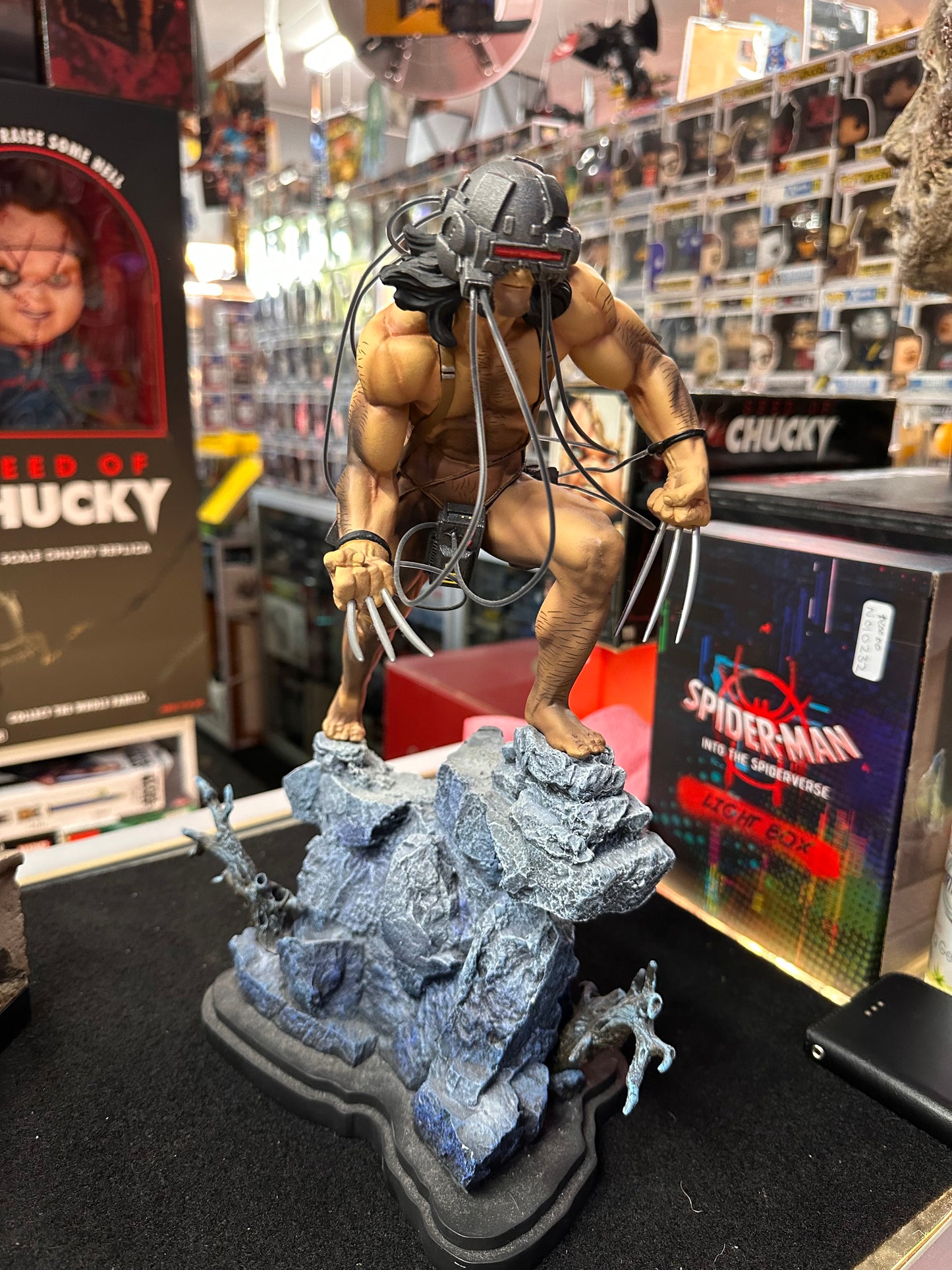 WOLVERINE WEAPON X STATUE 203/500 (NO BOX)