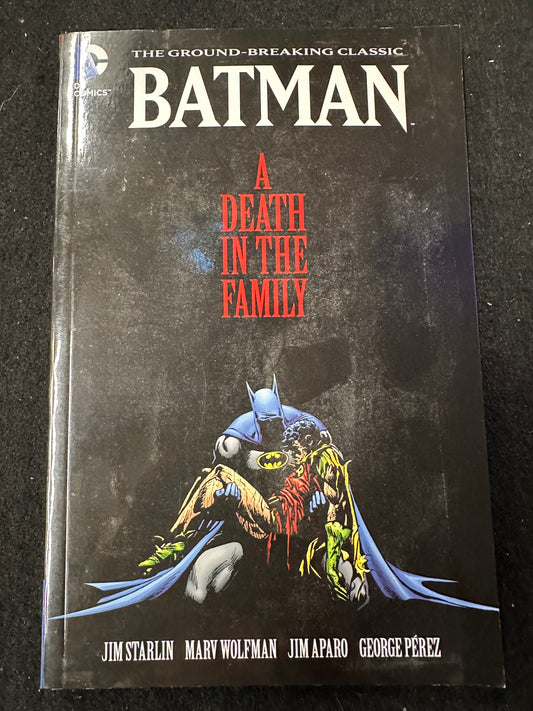 DC COMICS GRAPHIC NOVEL BATMAN - A DEATH IN THE FAMILY