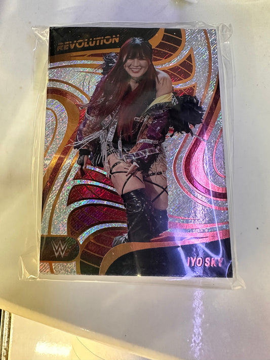 2023 WWE REVOLUTION TRADING CARDS