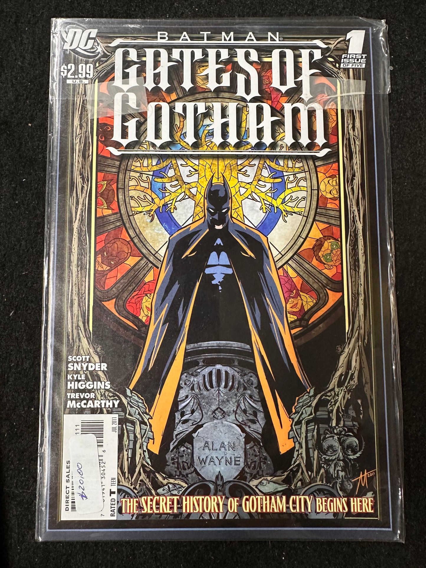 BATMAN GATES OF GOTHAM THE SECRET HISTORY OF GOTHAN CITY BEGINS HERE #1