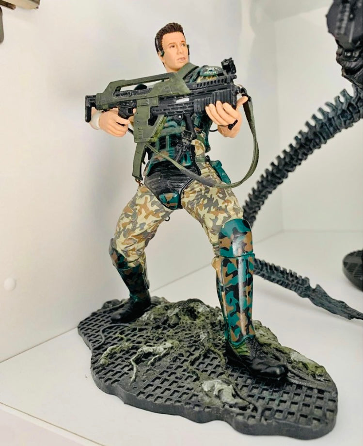 Alien corporate hicks from McFarlane toys no box