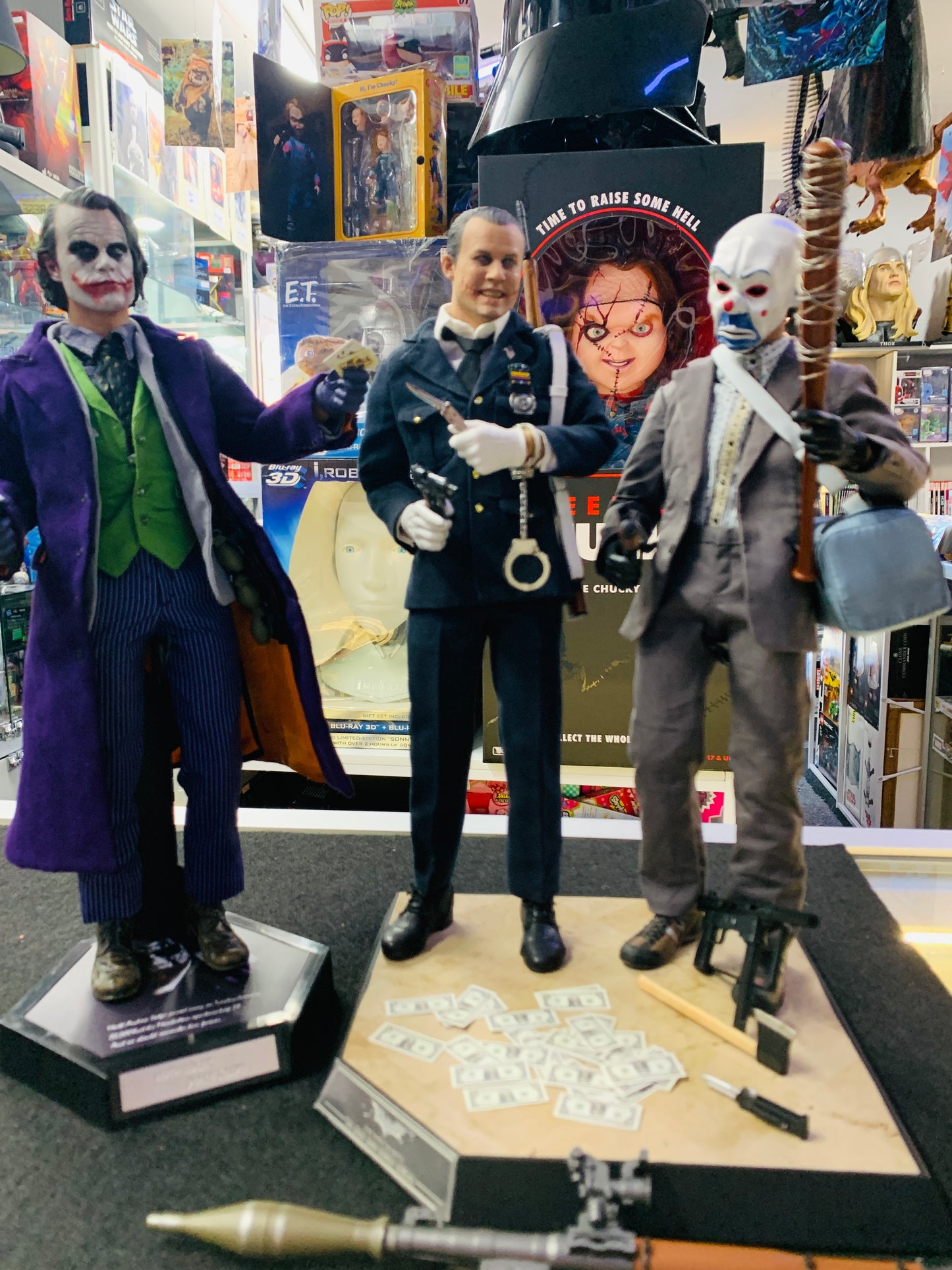 The jokers bank robber version Diorama only one box 3 statues not all accessories