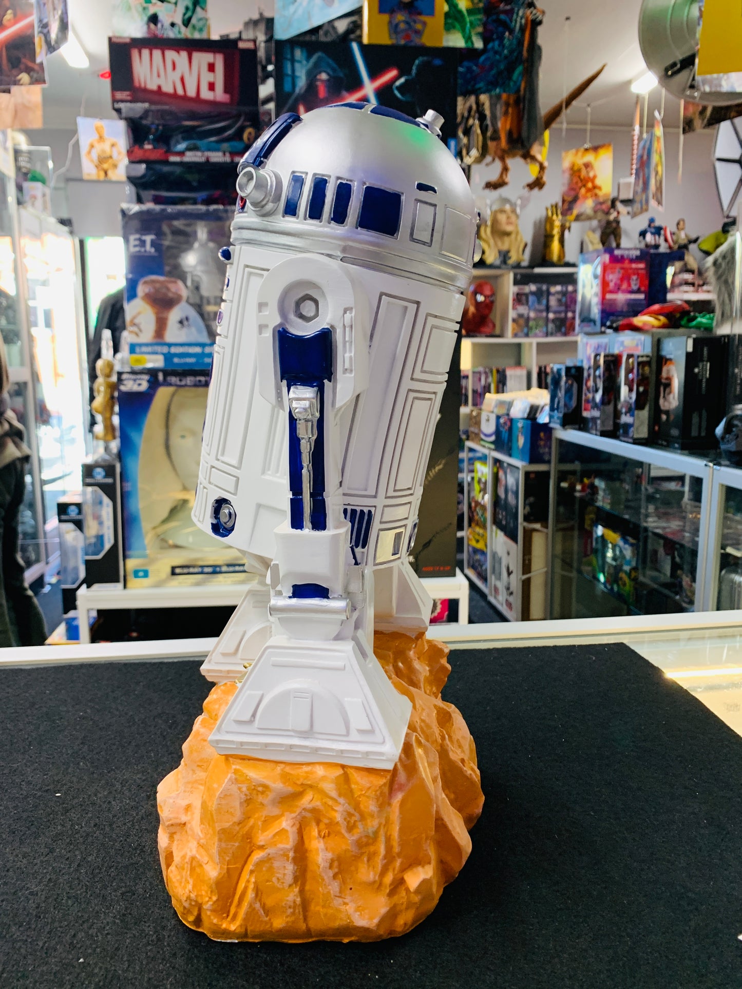 Star Wars garden statue R2D2