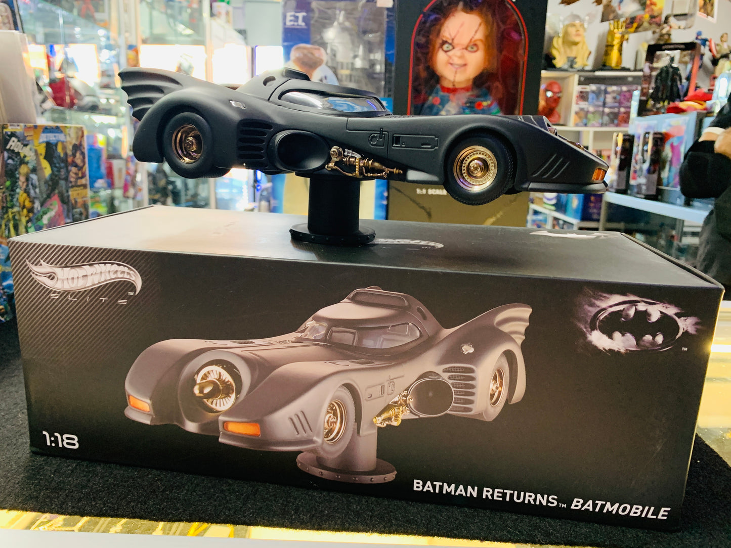 Hotwheels elite 1:18 scale Batman returns bay mobile