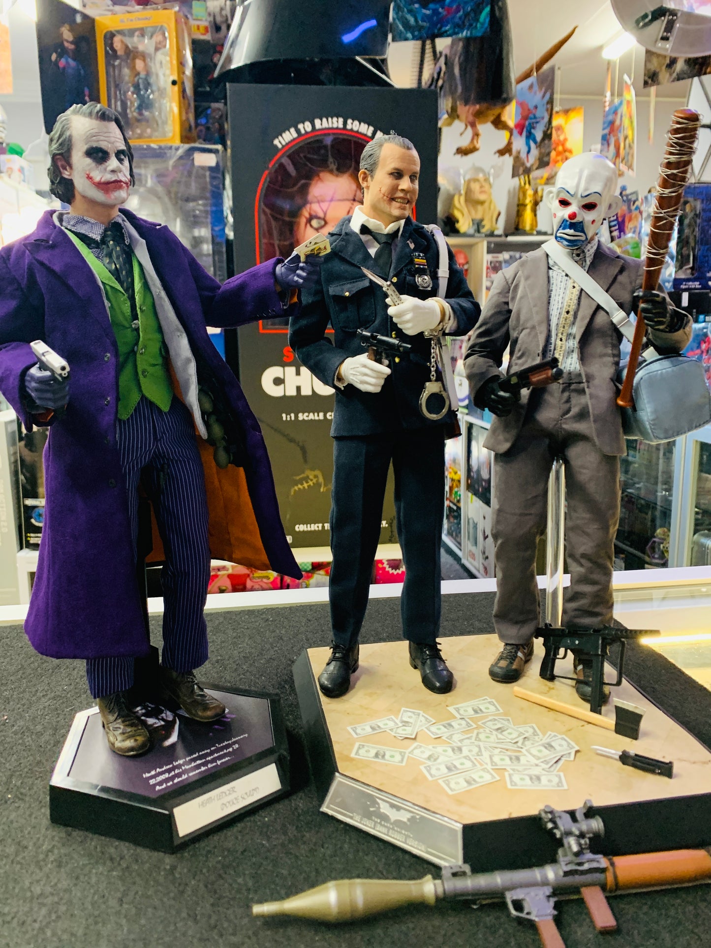 The jokers bank robber version Diorama only one box 3 statues not all accessories