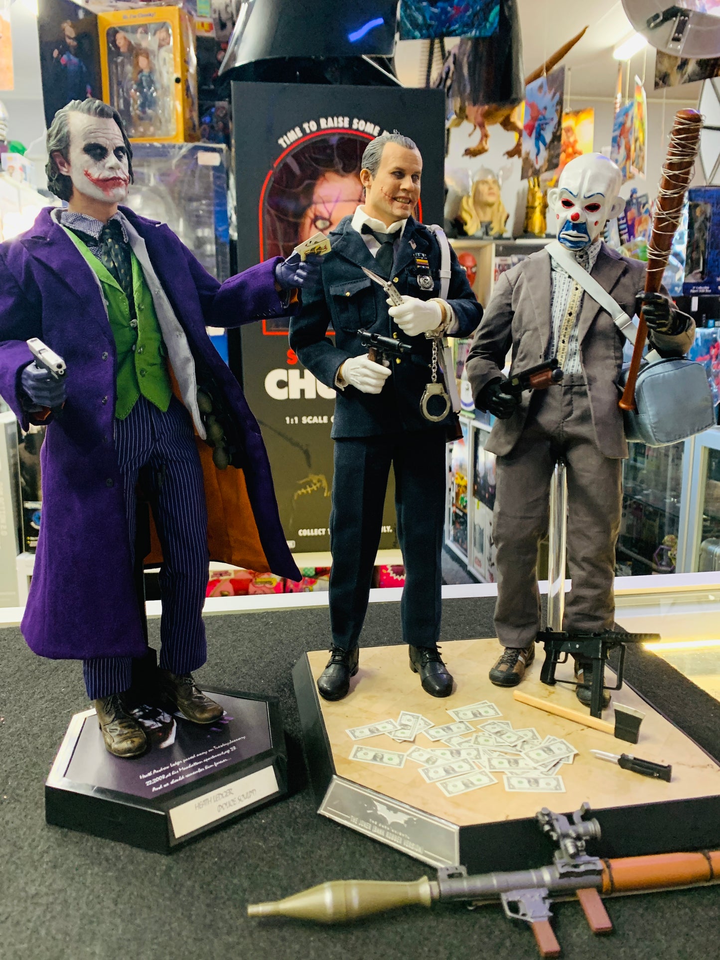 The jokers bank robber version Diorama only one box 3 statues not all accessories