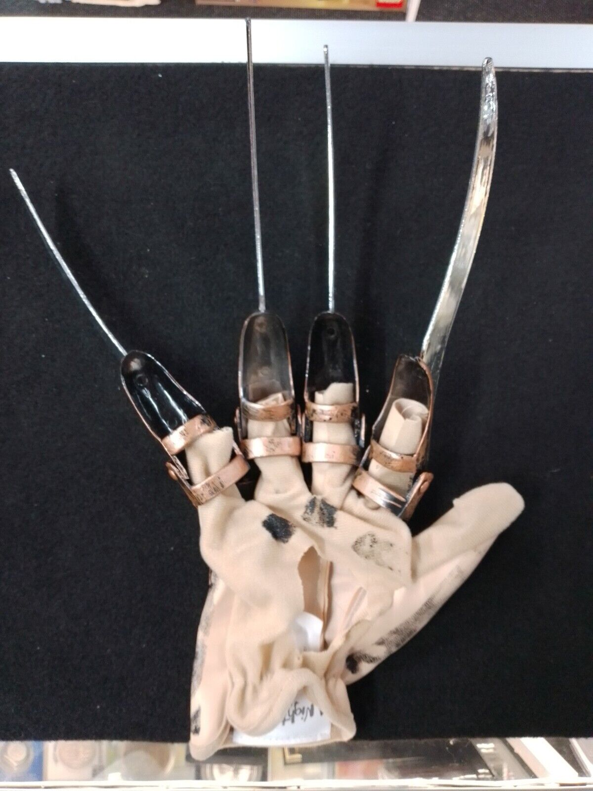 A Nightmare On Elm St Freddy Krueger Glove - N05940