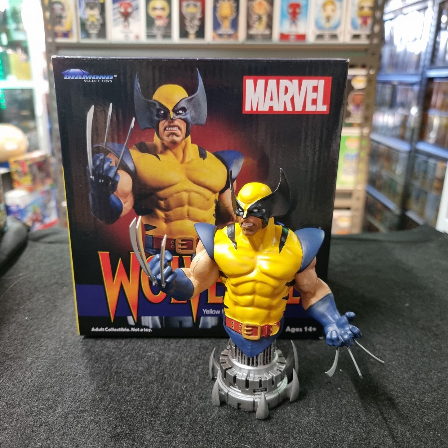 Marvel WOLVERINE ~ Yellow Outfit Resin Bust LE   2024 ~ Diamond Select 397/500