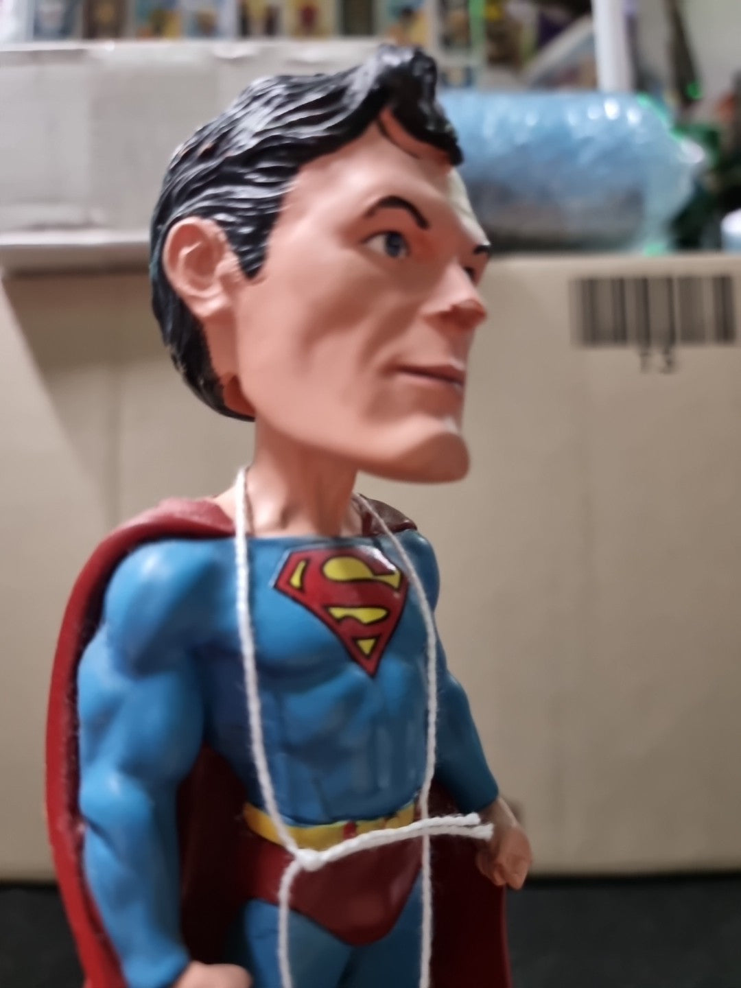 NECA DC Classic Comics Superman V1 Bobble Head Knocker 21cm ( Chip On Nose)