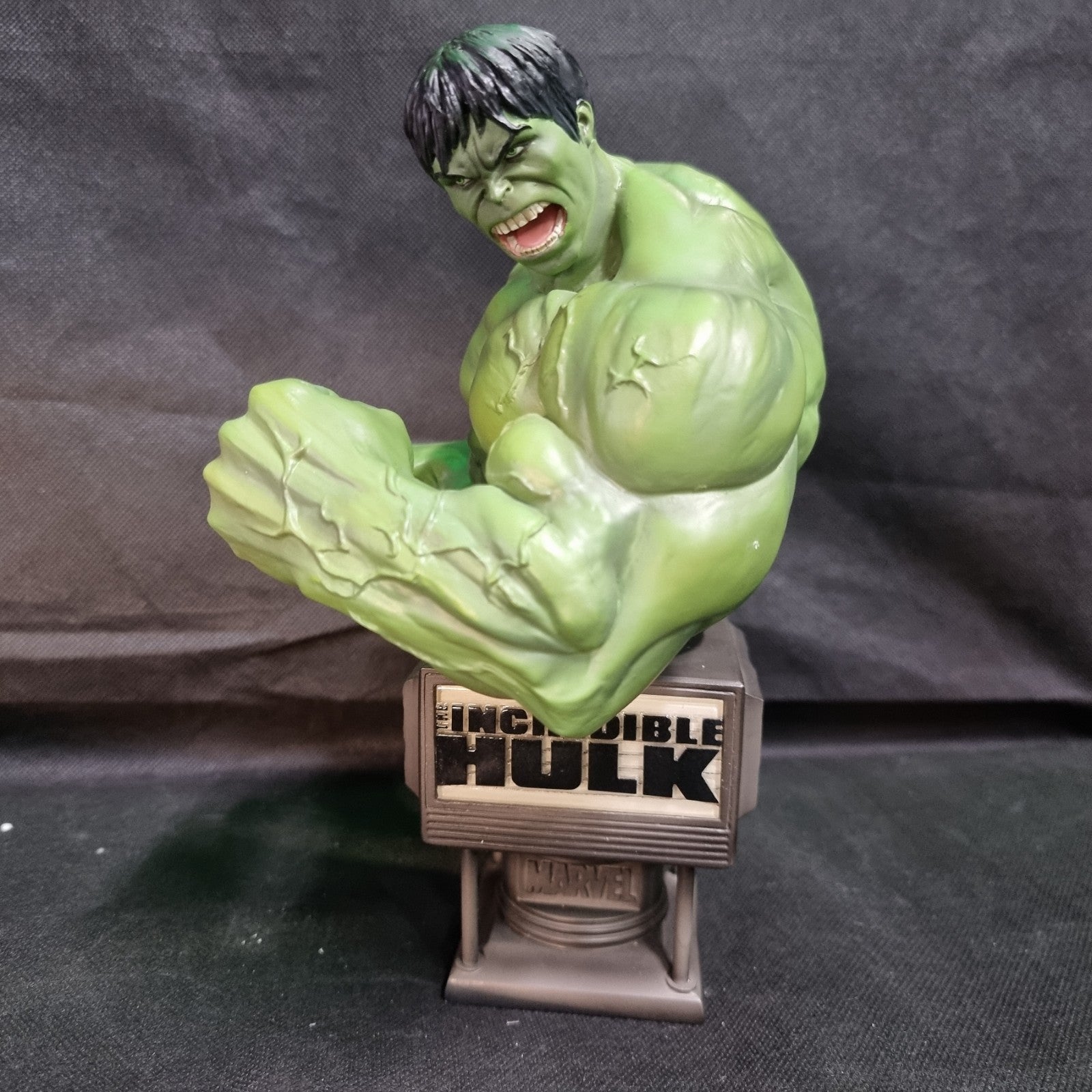 KOTOBUKIYA Marvel Fine Art The Incredible Hulk Movie Fine Art Bust #0174 of 2000